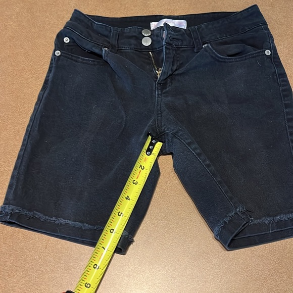 No Boundaries black Jean shorts size 9. - Picture 3 of 6